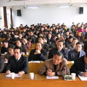 广西道森律师事务所蒙治逵律师到伊岭工业园为企业家做法律讲座